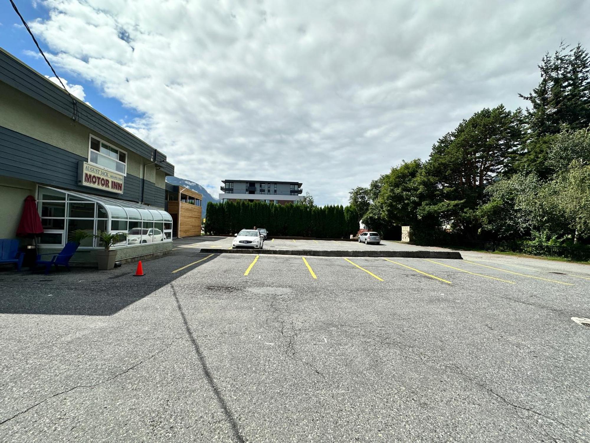 August Jack Inn Squamish Exterior foto