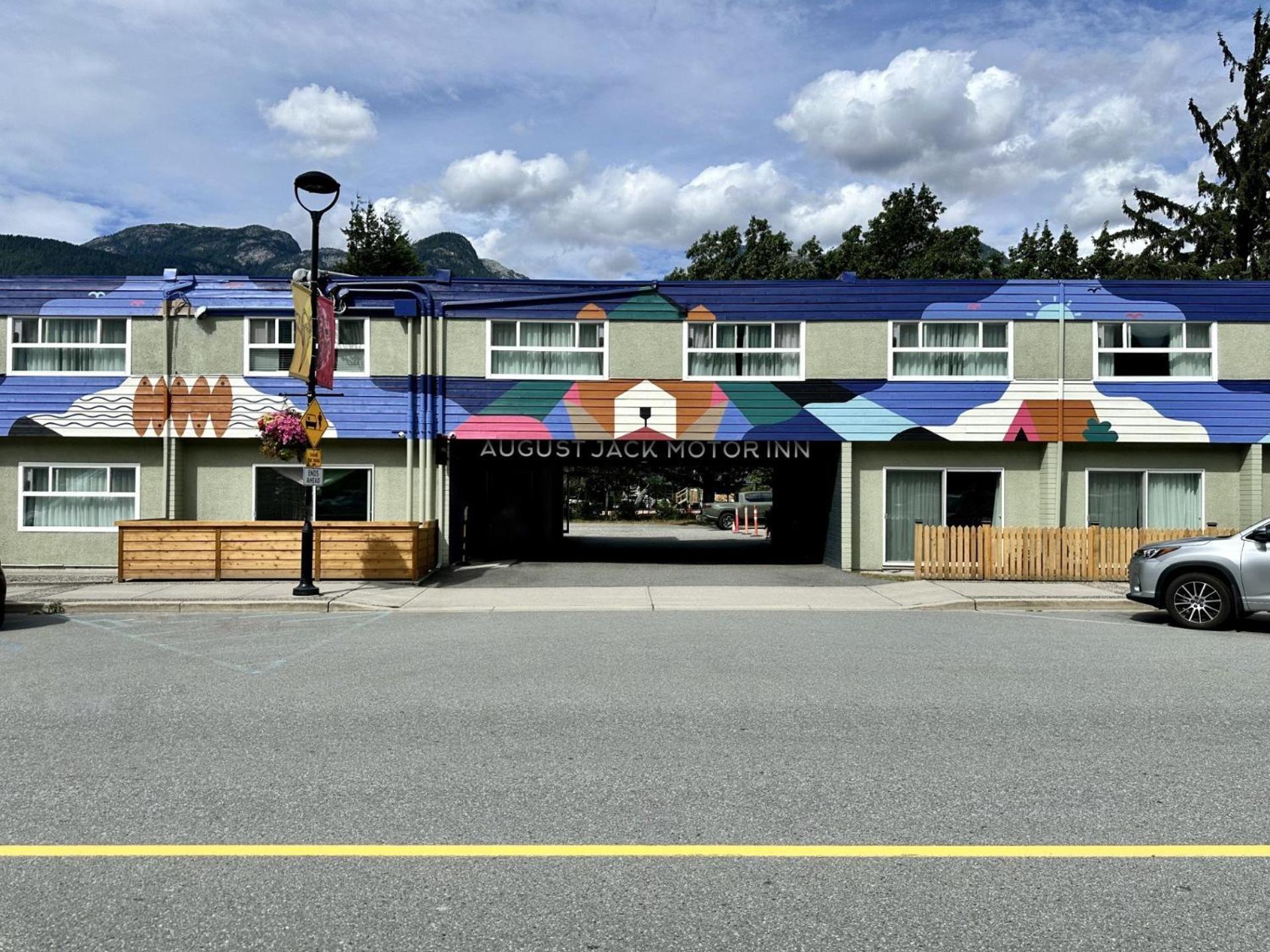 August Jack Inn Squamish Exterior foto