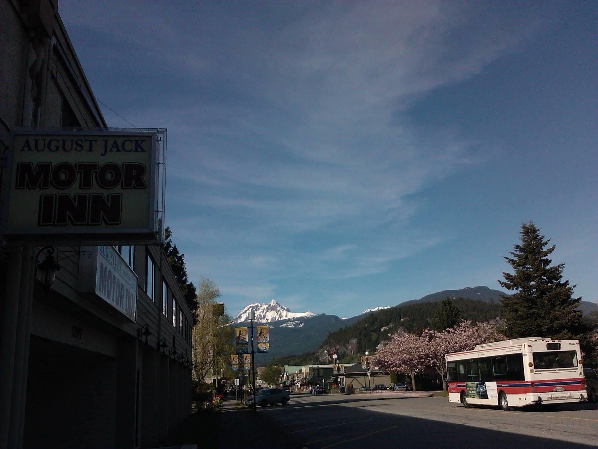August Jack Inn Squamish Exterior foto