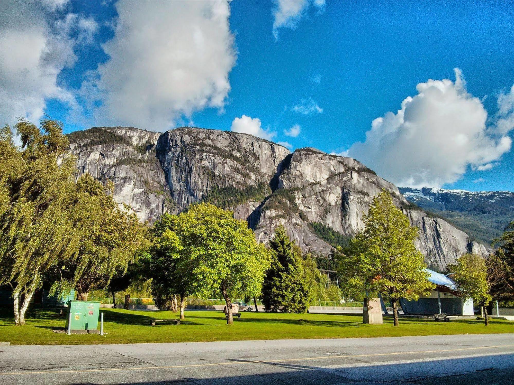 August Jack Inn Squamish Exterior foto